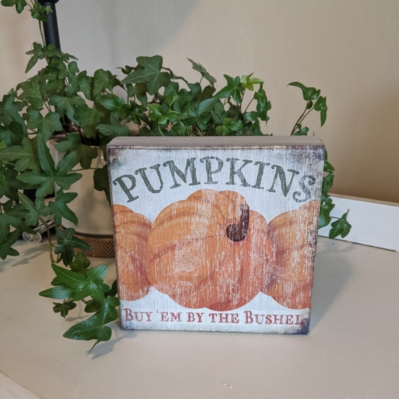 Wooden Pumpkin Sign